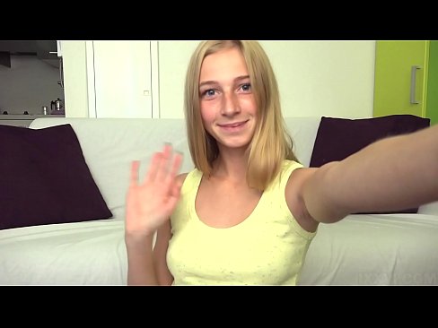 ❤️ Kiam mi enuas, mi pigre masturbas mian rozkoloran kuzon ️ Fika video ĉe ni ﹏