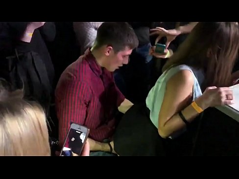 ❤️ Vera sekso en rusa noktoklubo. 18-jara rusa knabino en la anuso kaj vagino fikis en noktoklubo ️ Fika video ĉe ni ﹏